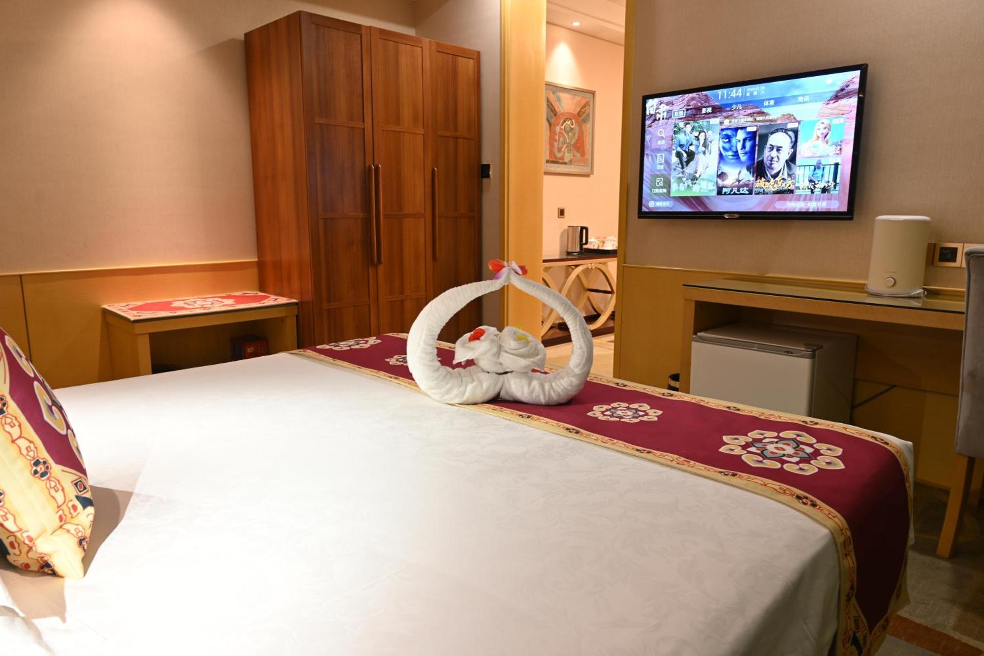 Dunhuang Hotel Luaran gambar