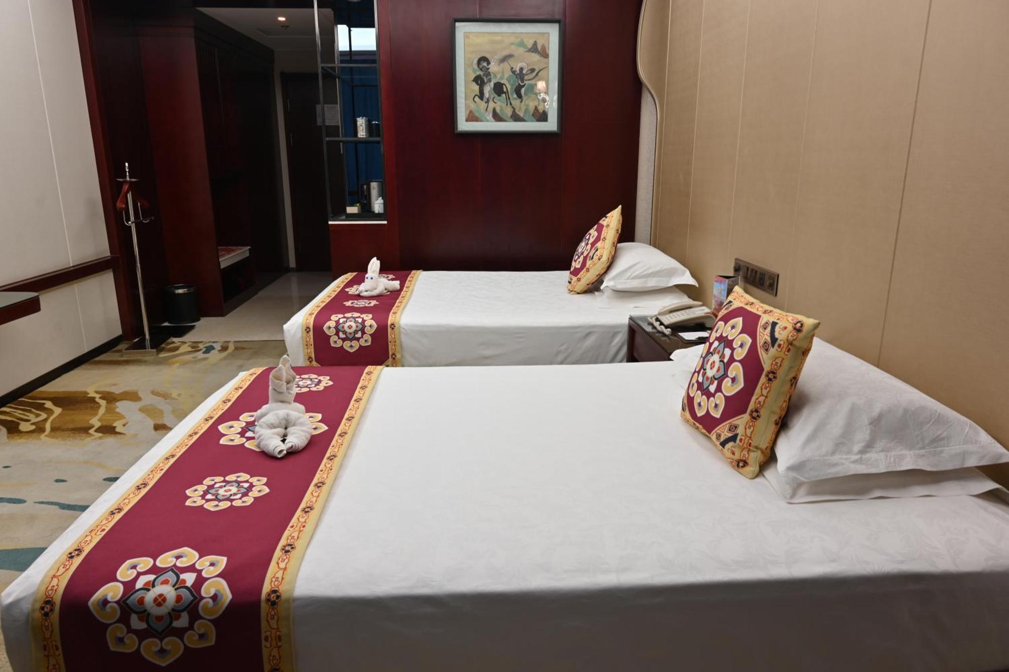Dunhuang Hotel Luaran gambar